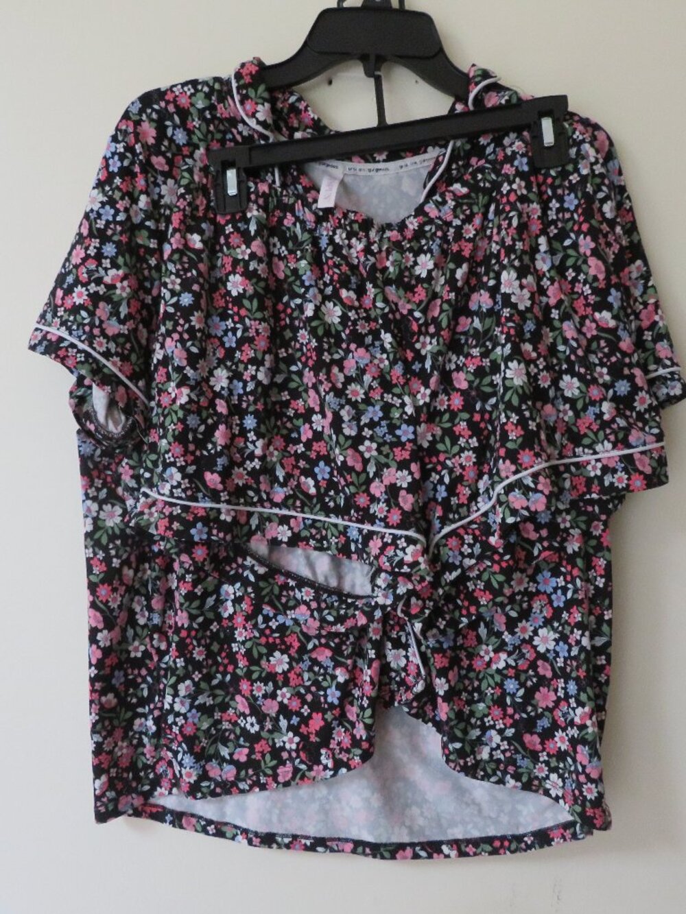 Black Pink Floral Two Piece Pajama Set JoySpun size Large Shorts Button Up